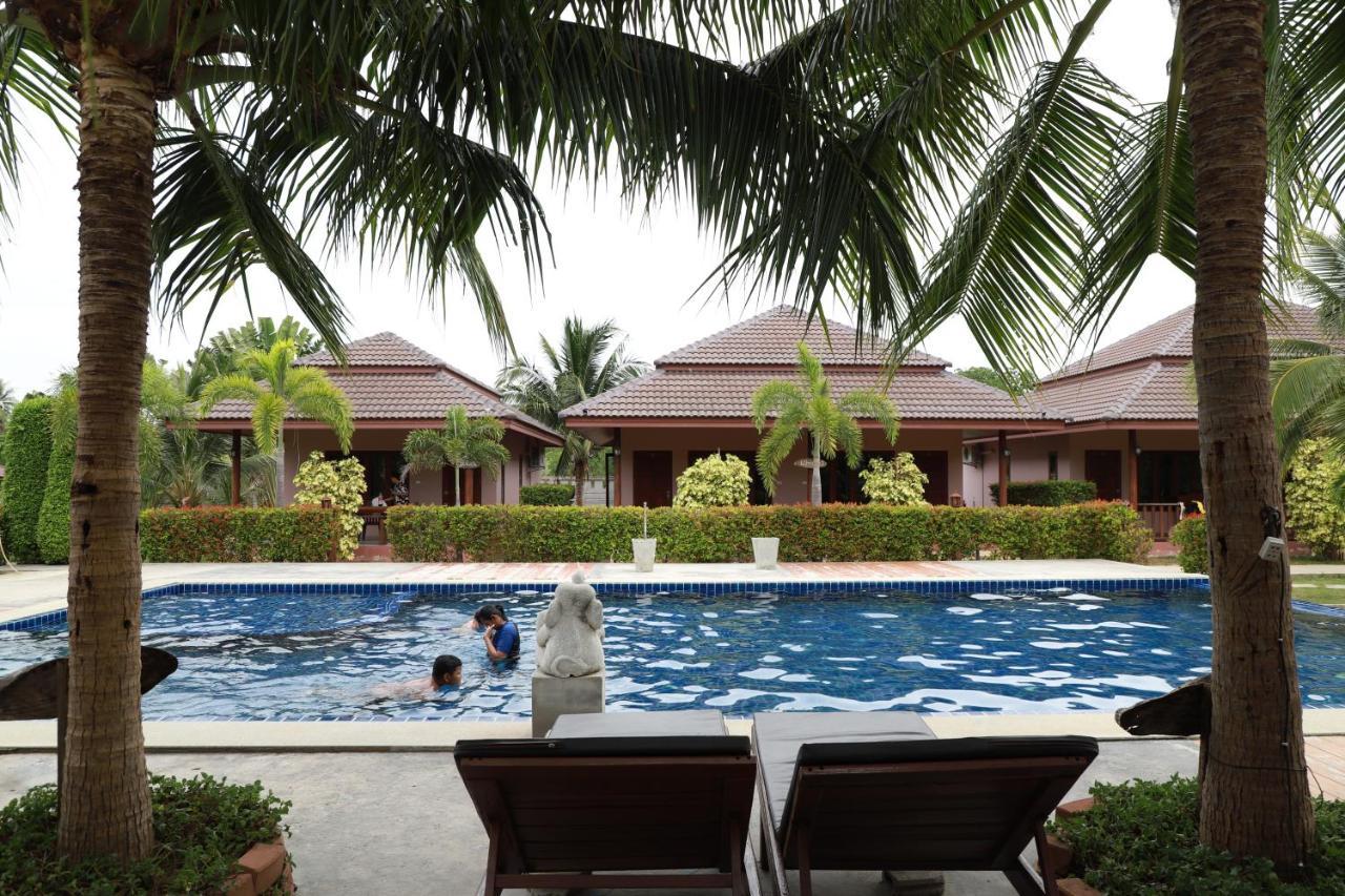 Waterside Resort Pran Buri Exterior photo