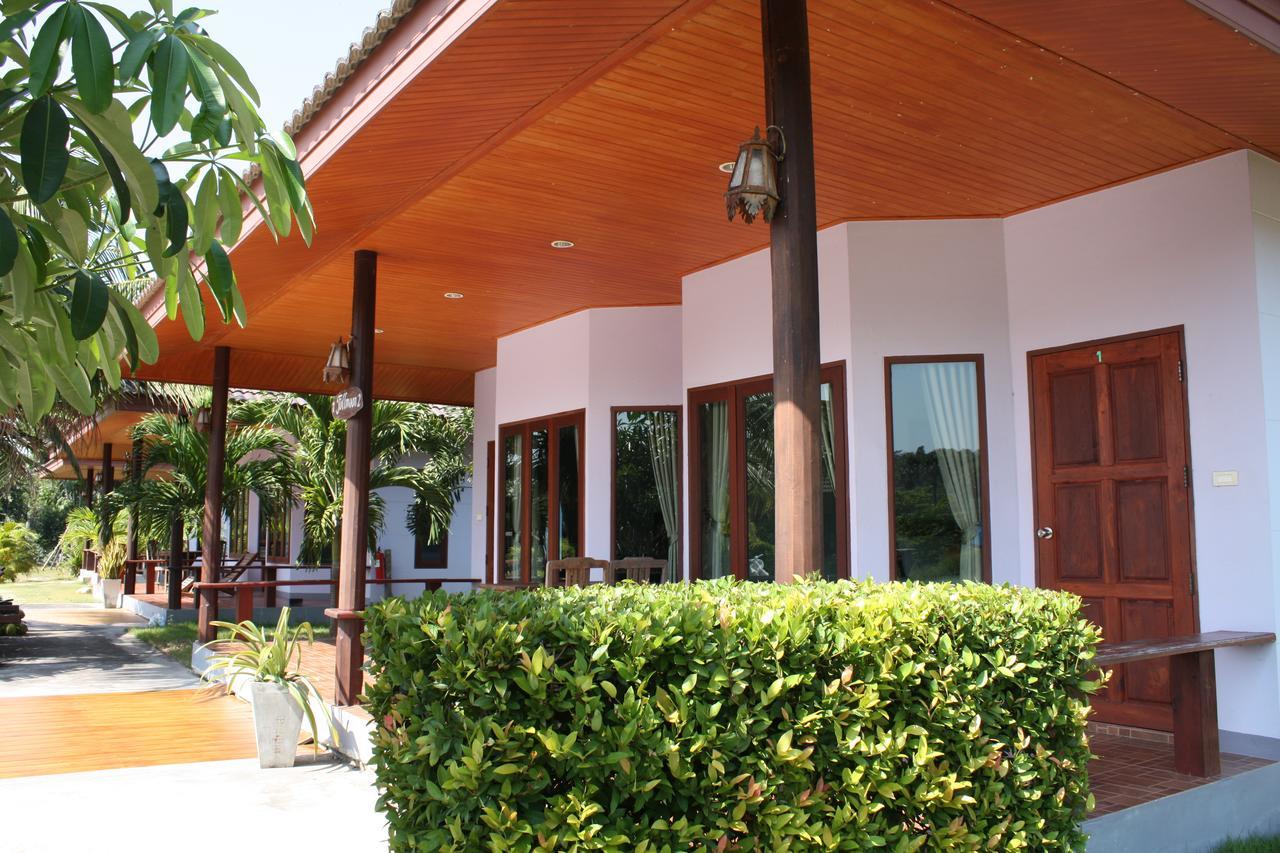 Waterside Resort Pran Buri Exterior photo